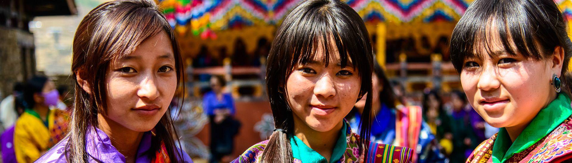 Mdchen aus Bhutan im Festgewand |  Kai-Uwe Kchler, Art & Adventure / Chamleon