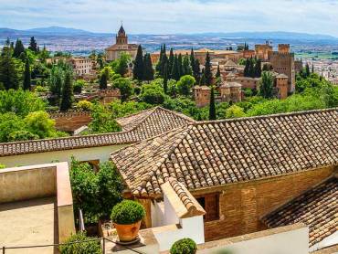 Blick auf die Burganlage der Alhambra Blick auf die Burganlage der Alhambra