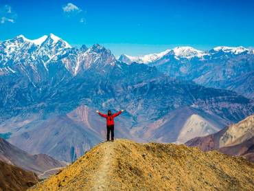 Stolzer Wanderer im Annapurna-Gebiet Stolzer Wanderer im Annapurna-Gebiet
